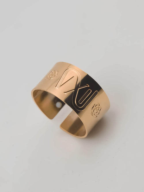 Anillo dorado grabado