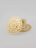 Zarcillos dorados con grabado y perforaciones estilo mandala