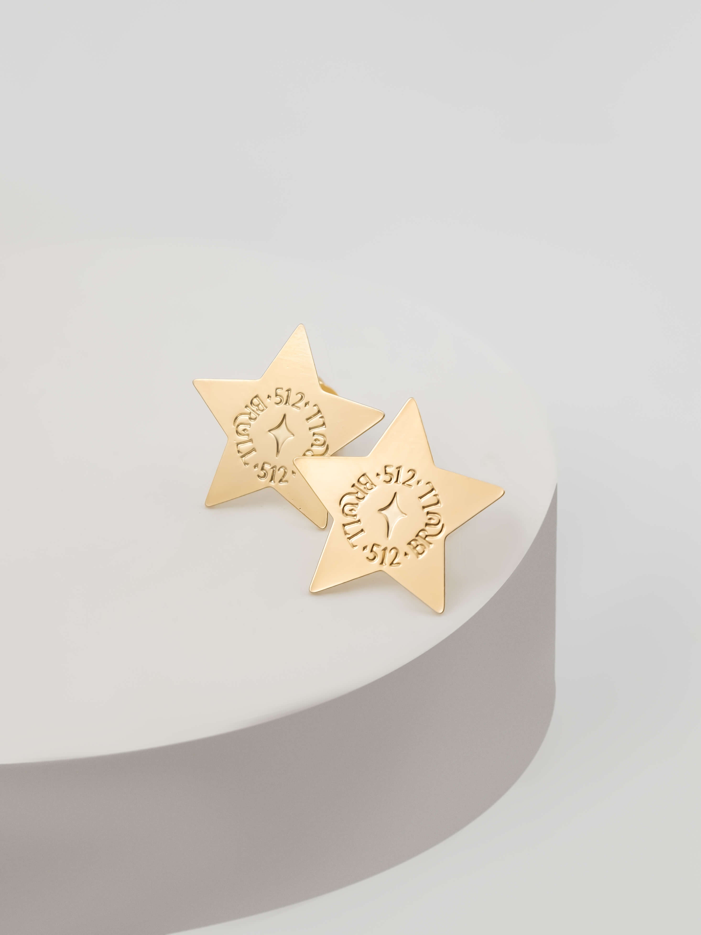 Zarcillos 'Púlsar 512' | Geometría Estelar y Sello de Identidad