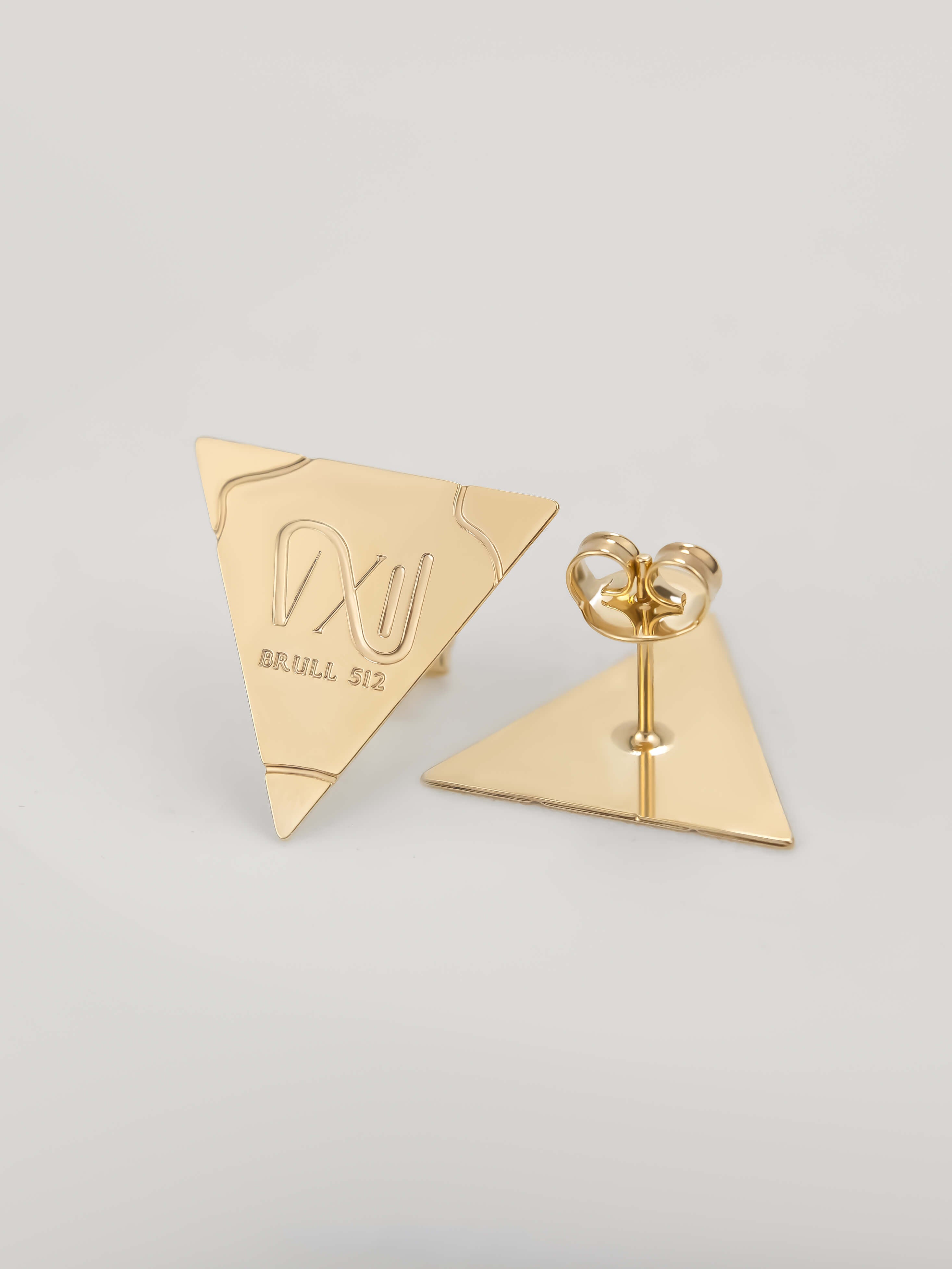 Topos Triangulares Minimalistas